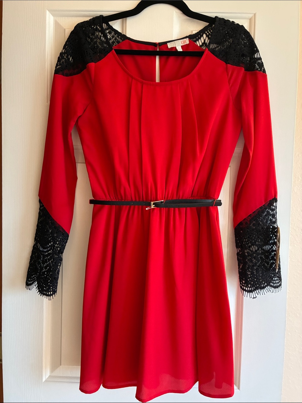 NWT Gianni Bini Red Lace Accent Mini Dress with Belt - Size Small